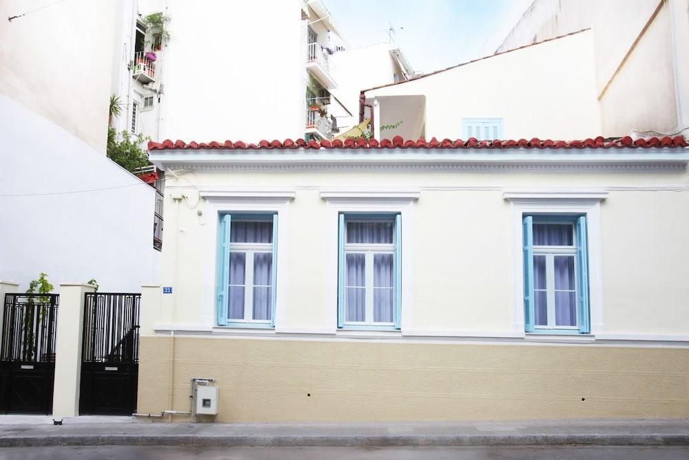 Live In Athens, Thiseio Historic House Eksteriør billede